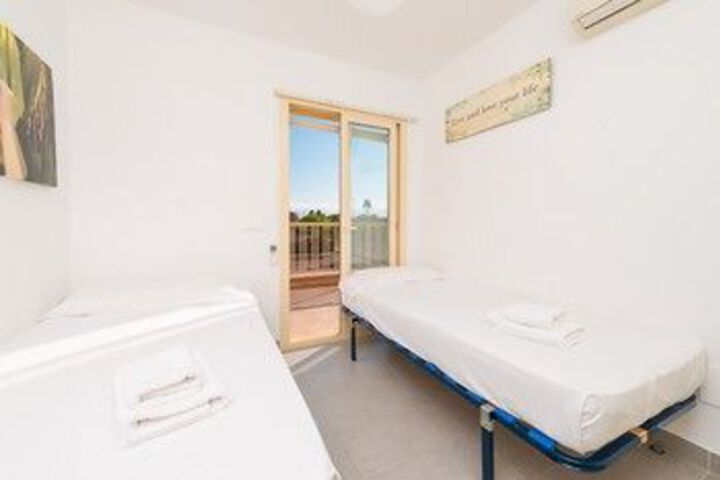 Room 6 of 24
