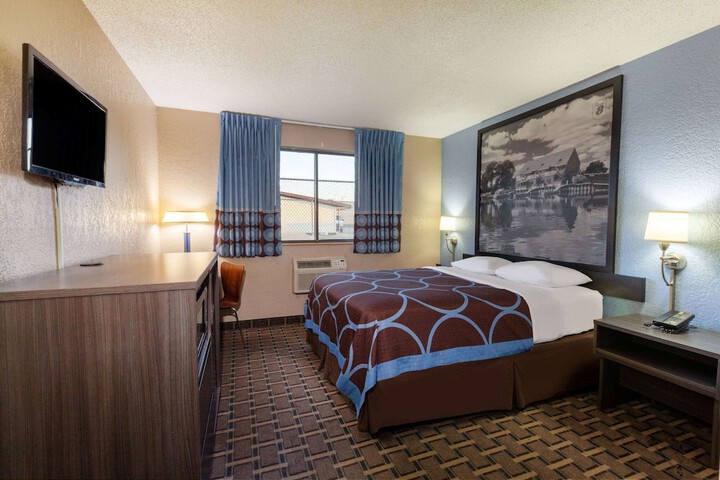 1 Queen Bed Accessible Room (6 of 9)