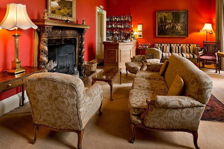 Lounge 38 of 69