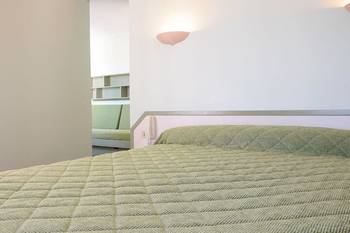 Room 5 of 27