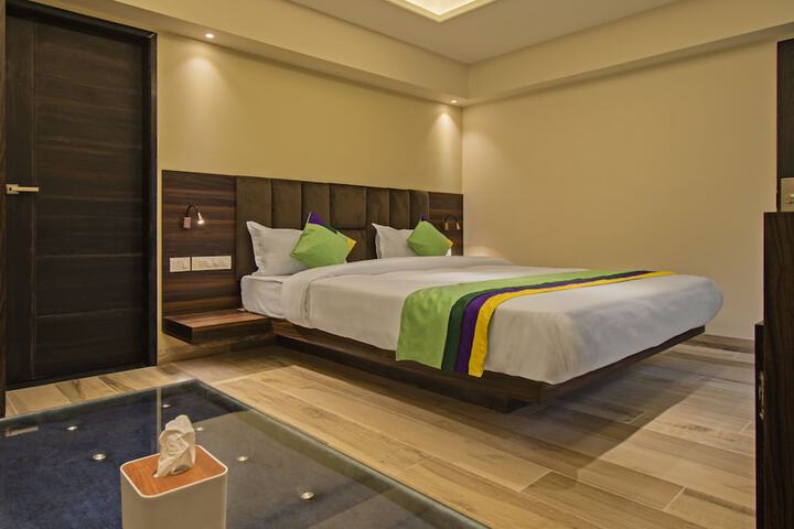 Room 9 of 36