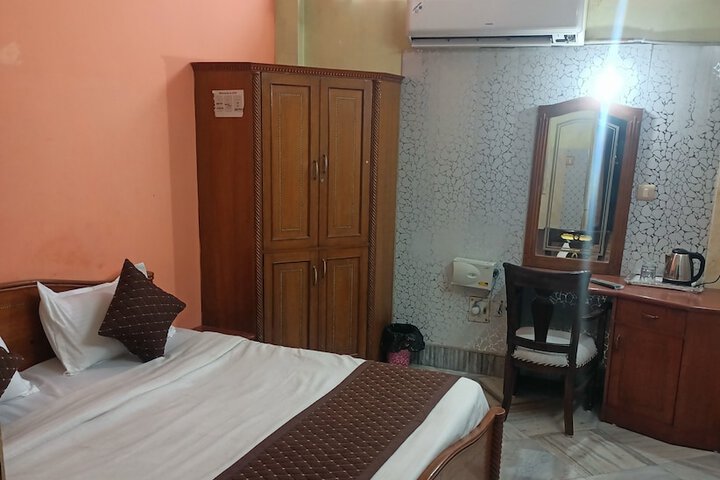 Room 13 of 37