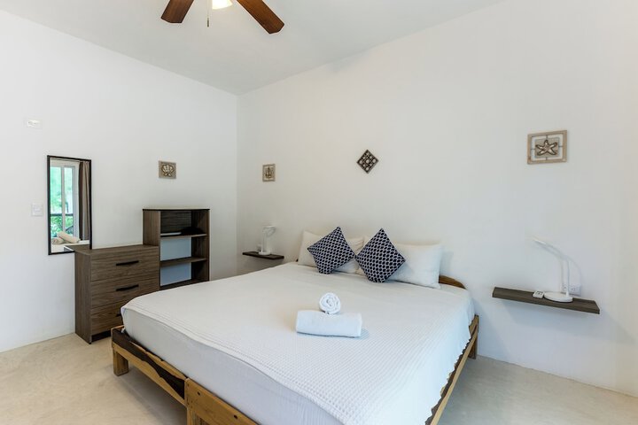 Room 3 of 92