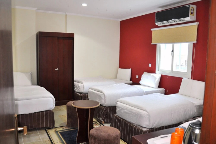 Room 4 of 18