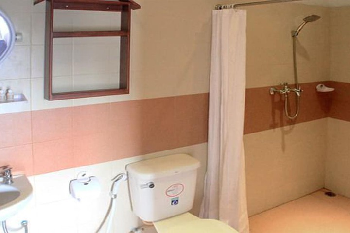 Room 17 of 28