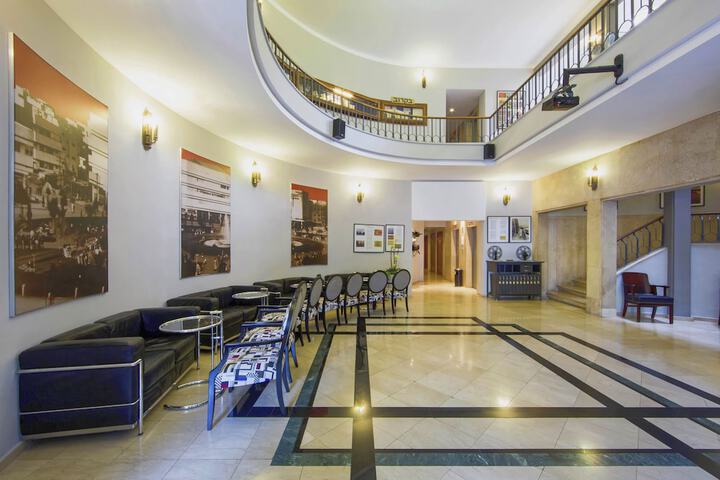 Entrance & Lobby