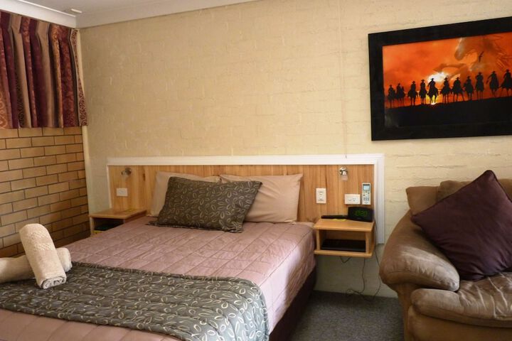 Room 7 of 32
