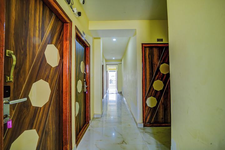 Ballroom/Hall 28 of 31