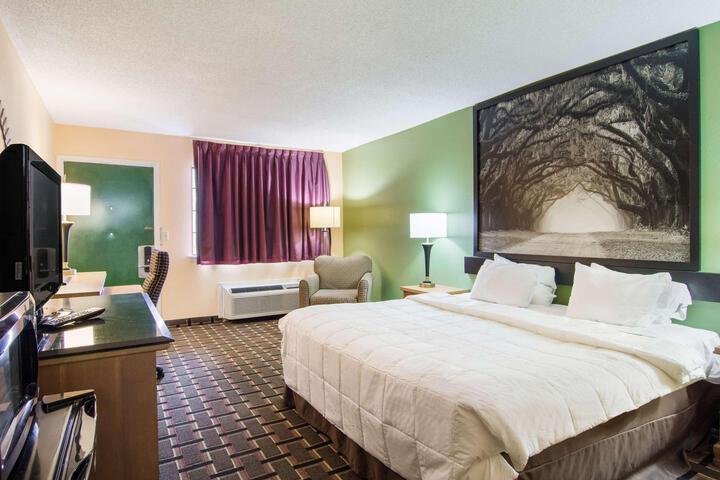 2 Queen Beds (12 of 16)