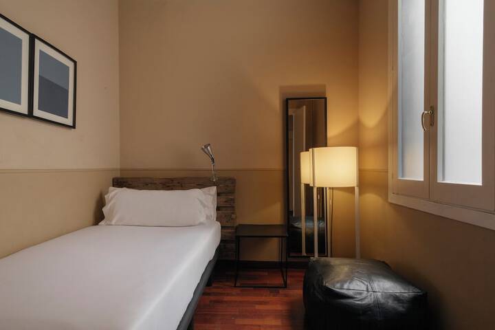 Room 15 of 32
