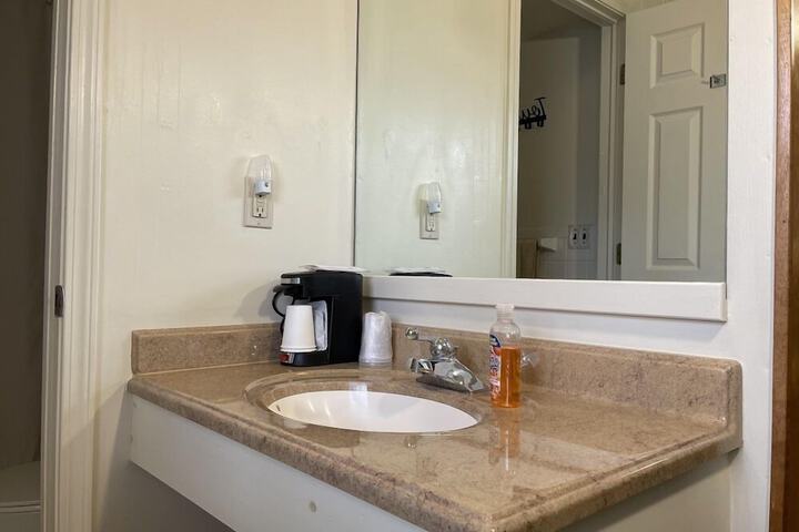 Room 5 of 6