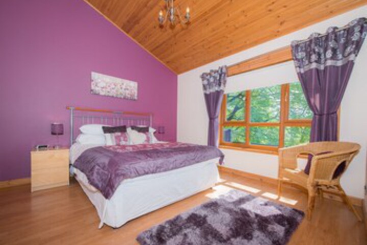 Room 5 of 9