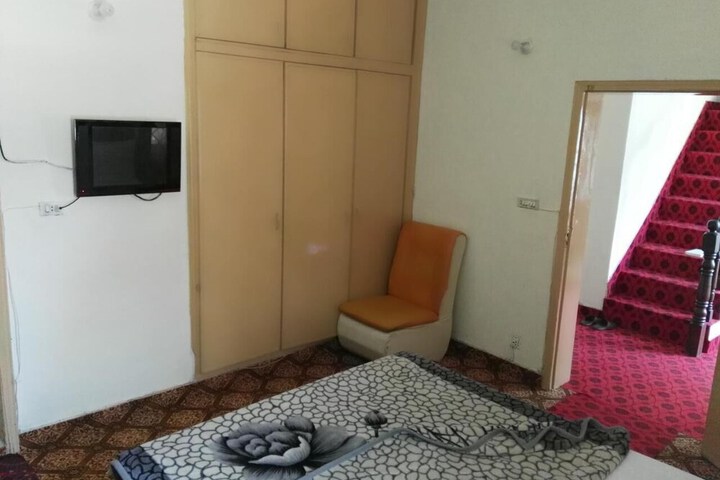 Room 4 of 31