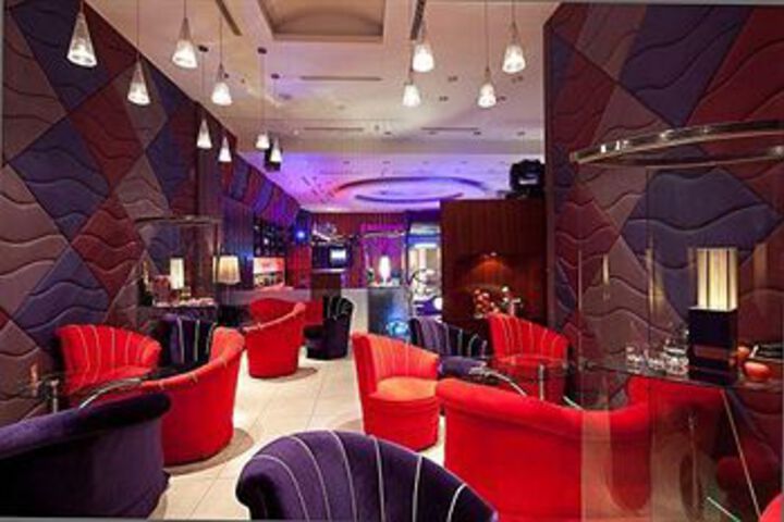 Lounge 42 of 66