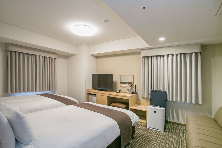 Room 2 of 64