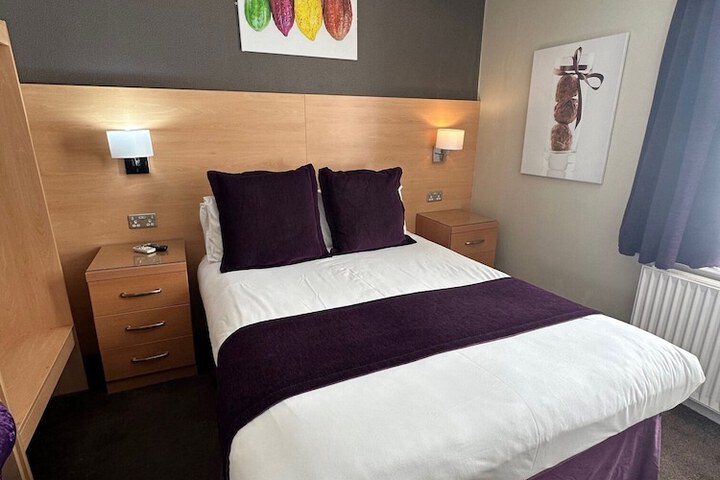 Room 44 of 193