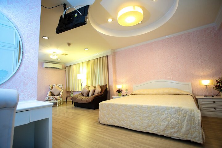 Room 13 of 71