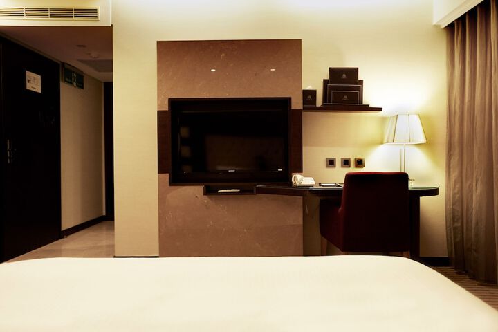 Room 11 of 52