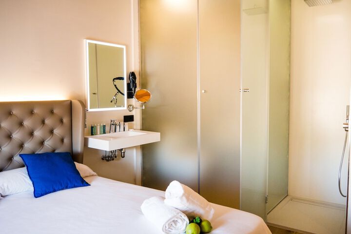Room 2 of 37