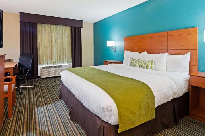 1 King Bed Microwave, Refrigerator High Speed Internet Accessible Full Breakfast (15 of 26)