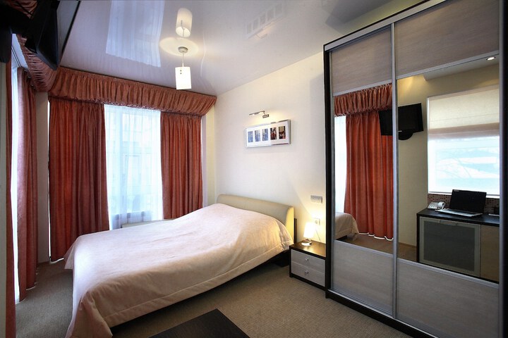Room 11 of 37