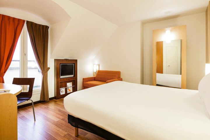 Room 7 of 27
