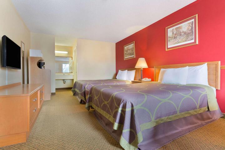 1 Queen Bed (6 of 8)