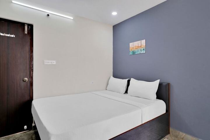 Room 10 of 17