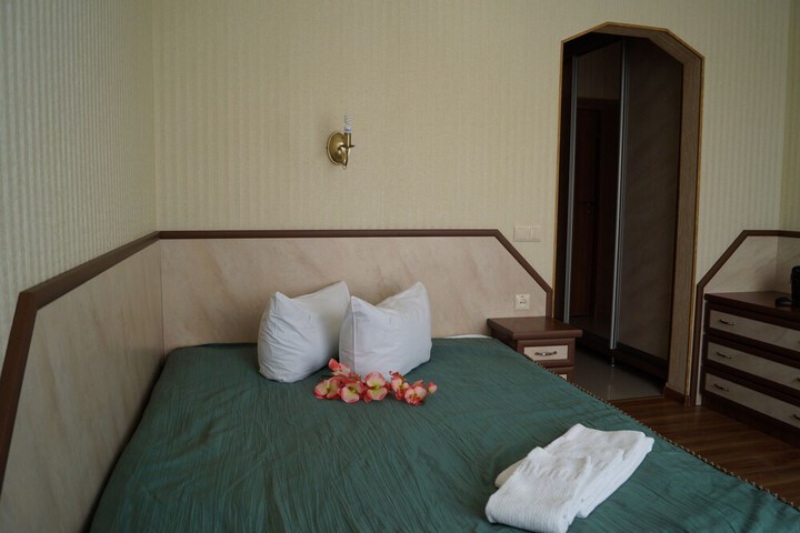 Room 5 of 60