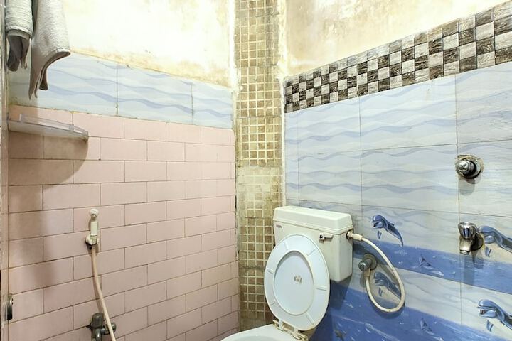 Room 4 of 6