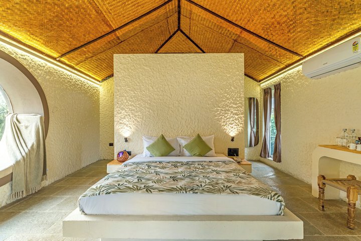 Room 12 of 30