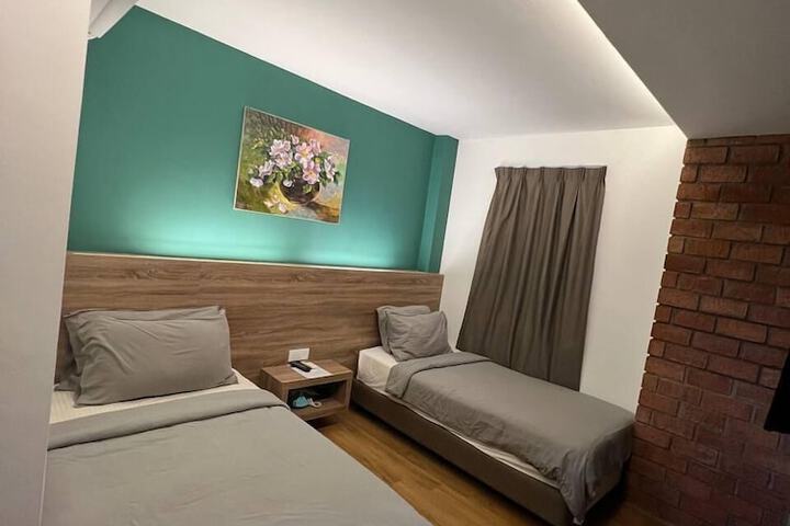 Room 65 of 120