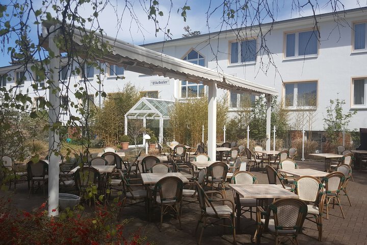 Hotel Exterior 21 of 29