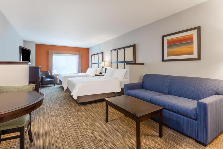 Standard Room, King or Two Doubles (2 of 6)