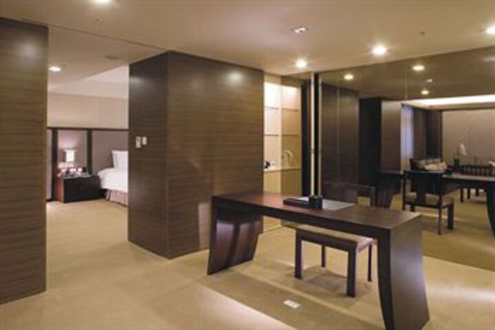 Room 7 of 28