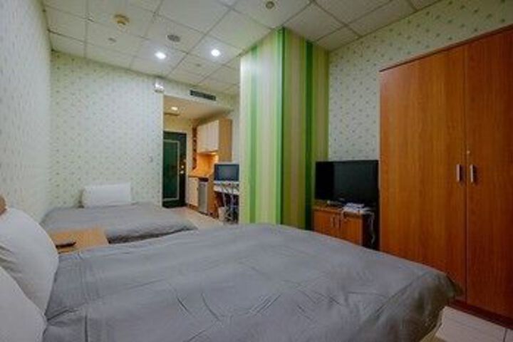 Room 8 of 24