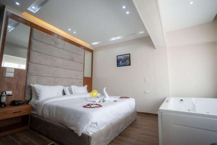 Room 15 of 38