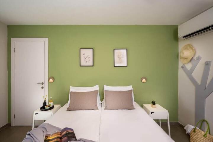 Room 9 of 29