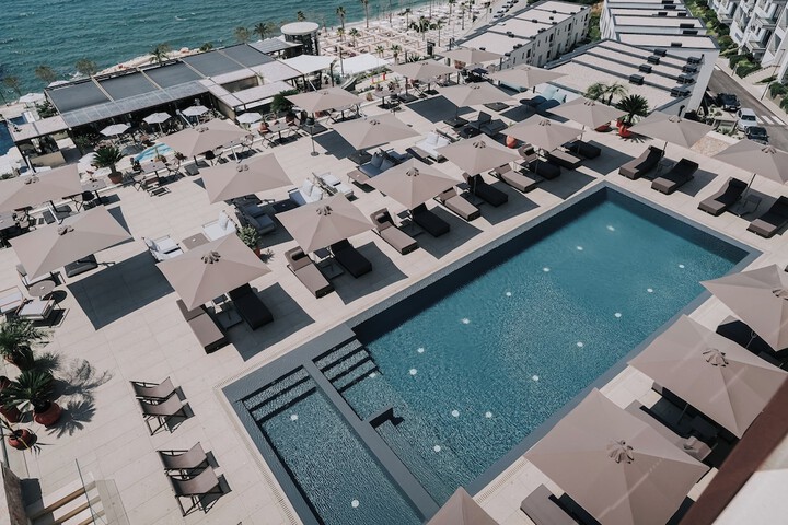 Pool 39 of 60