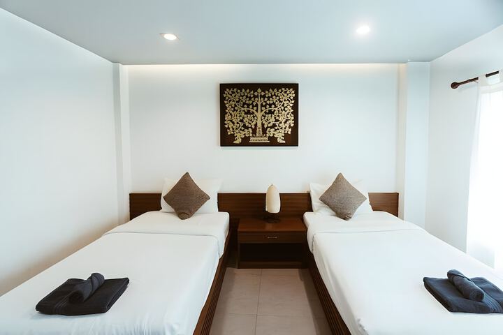 Room 12 of 33