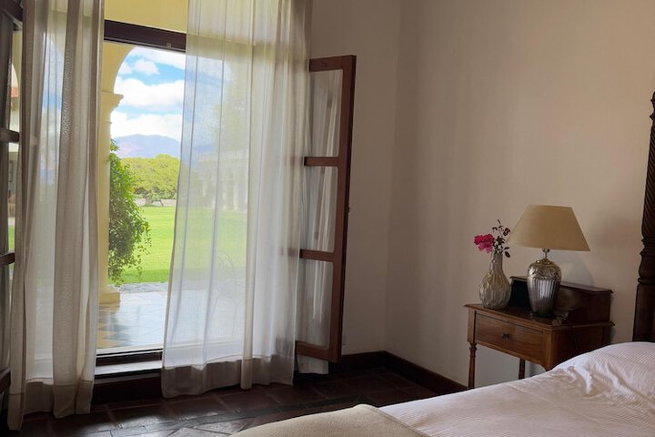Room 4 of 33