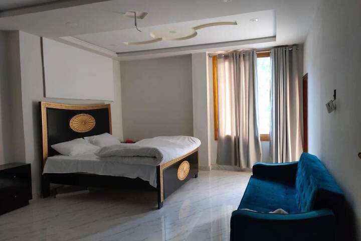 Room 18 of 18