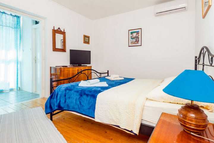 Room 2 of 104