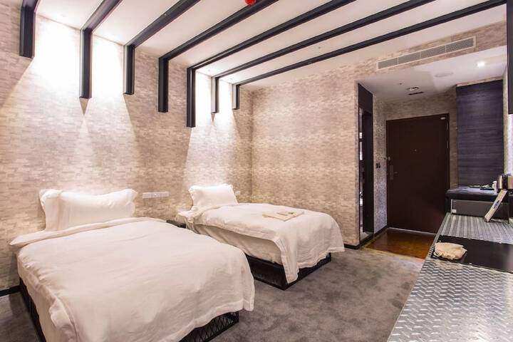Room 12 of 89
