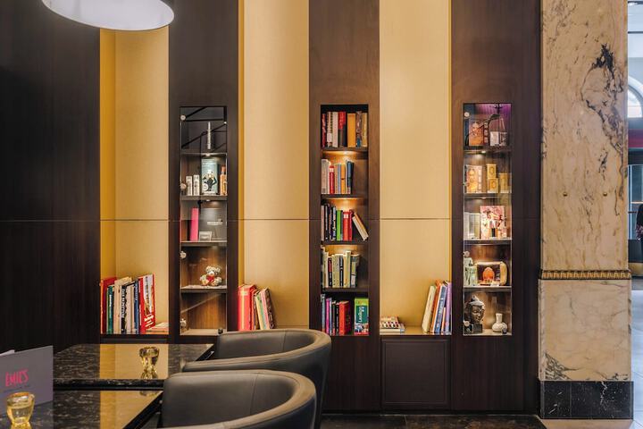 Entrance & Lobby