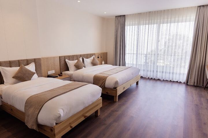 Room 8 of 34