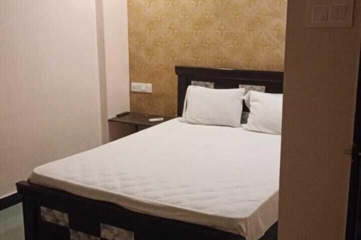 Room 3 of 7