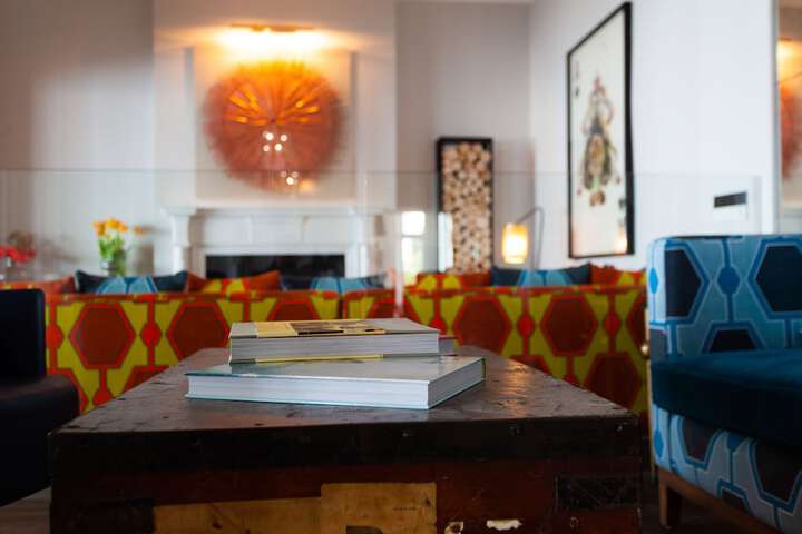 Lounge 53 of 69