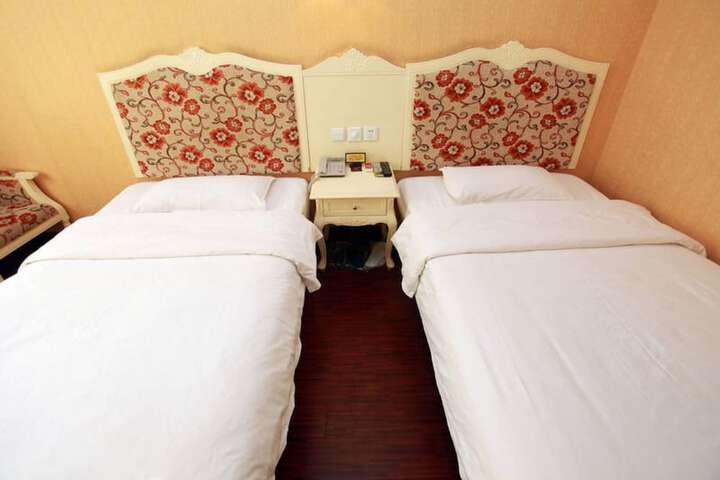 Room 14 of 18