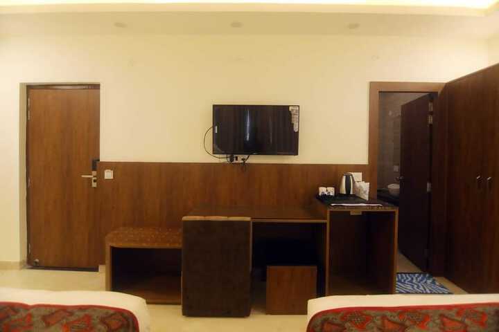 Room 10 of 17